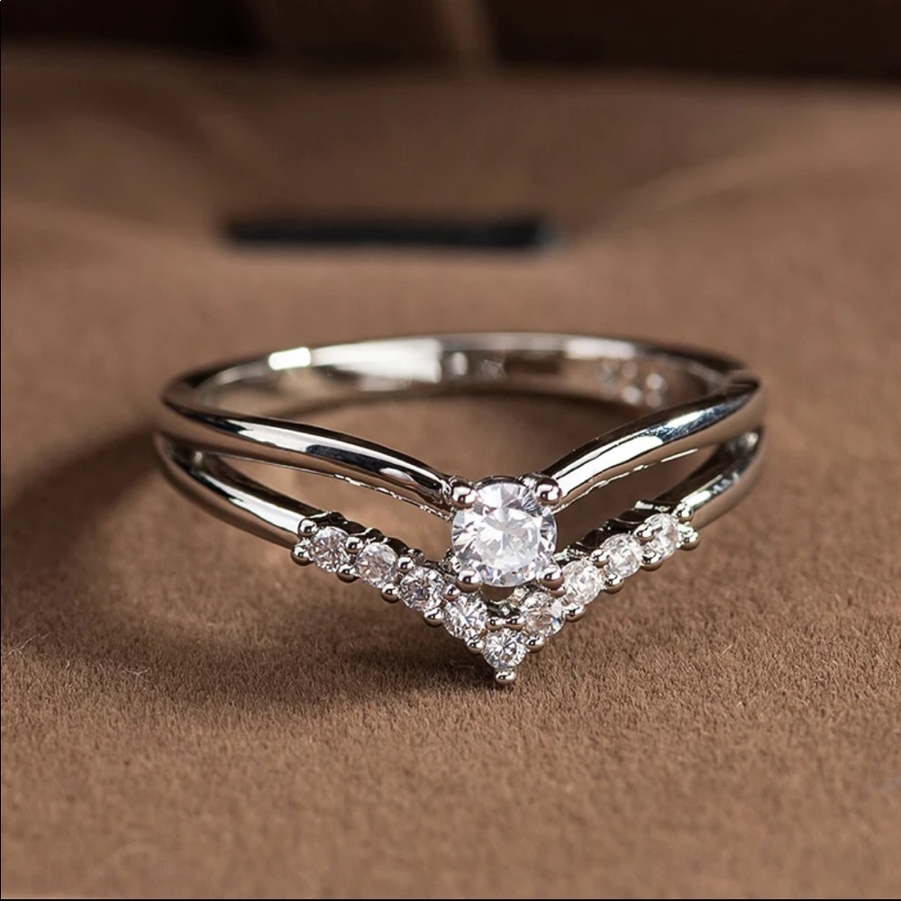 New 925 Silver Dainty Heart Beautiful Diamond Ring - Picture 3 of 6